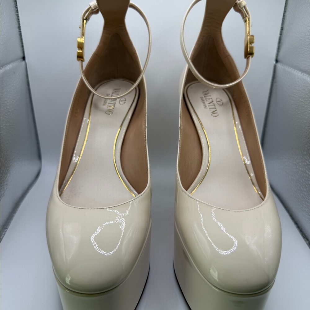 Valentino Elegant Cream Platform Pumps